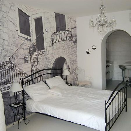 Studio Apartment For 2 Adults And 1 Child Makarska Ngoại thất bức ảnh