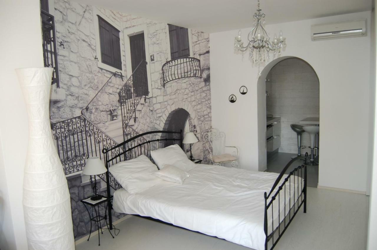 Studio Apartment For 2 Adults And 1 Child Makarska Ngoại thất bức ảnh