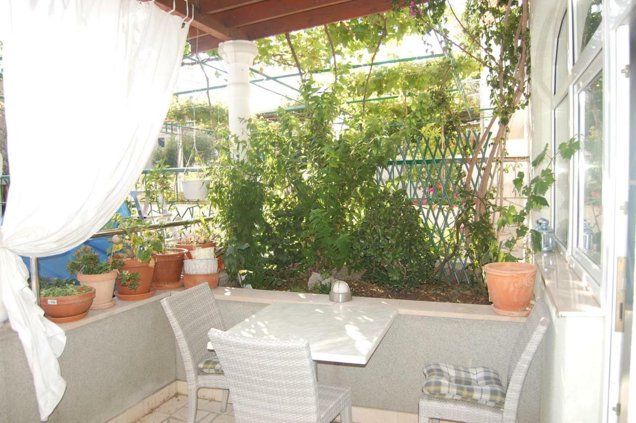 Studio Apartment For 2 Adults And 1 Child Makarska Ngoại thất bức ảnh