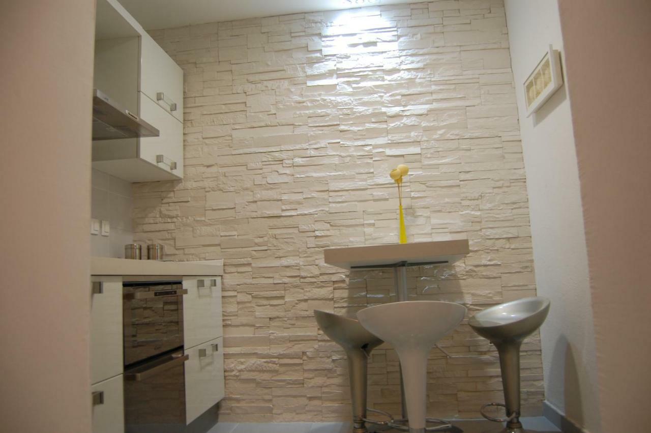 Studio Apartment For 2 Adults And 1 Child Makarska Ngoại thất bức ảnh