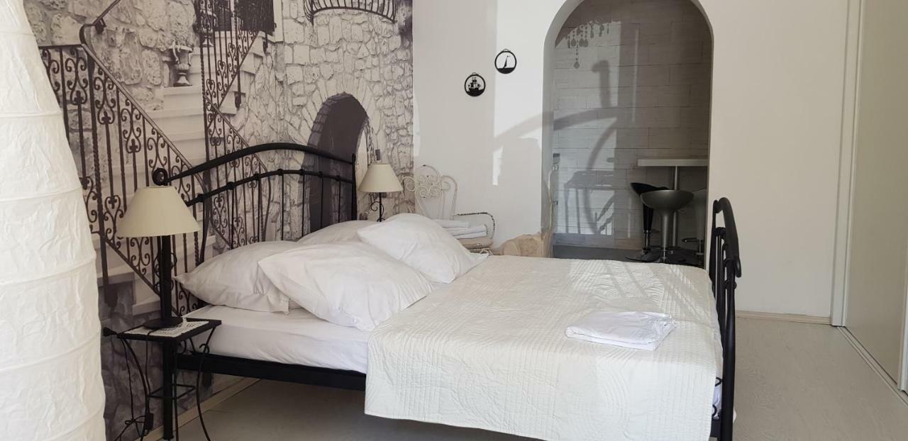 Studio Apartment For 2 Adults And 1 Child Makarska Ngoại thất bức ảnh