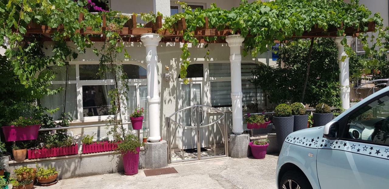 Studio Apartment For 2 Adults And 1 Child Makarska Ngoại thất bức ảnh