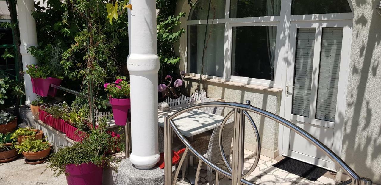 Studio Apartment For 2 Adults And 1 Child Makarska Ngoại thất bức ảnh